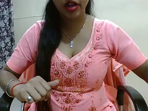 LovingPihu online show from 04/13/26, 05:35