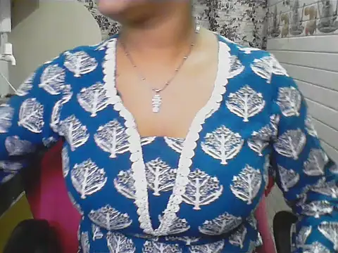 LovingPihu online show from 06/13/26, 06:22