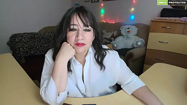 Snapshot of Lucretia_Goldi_ chatting on 12/30/24, 12:11 Lucretia Goldi online show from 12/30/24, 12:11