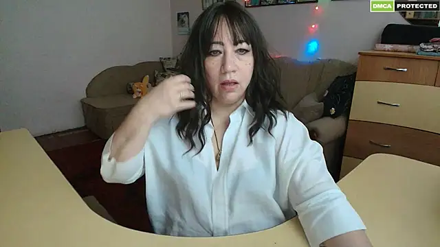 Snapshot of Lucretia_Goldi_ chatting on 01/01/25, 12:22 Lucretia Goldi online show from 01/01/25, 12:22