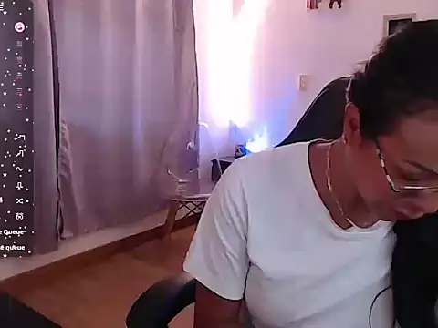 emmily castro online show from 10/28/25, 01:03