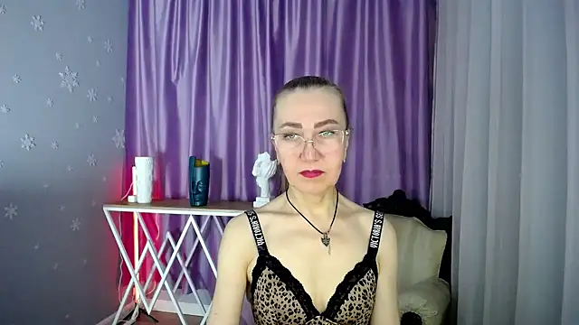 queen a n i online show from 01/17/25, 01:46