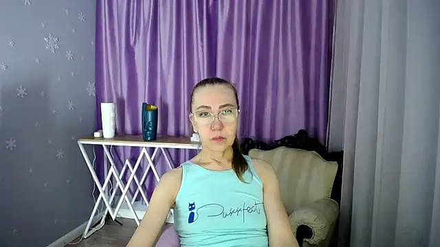 queen a n i online show from 02/01/25, 05:39