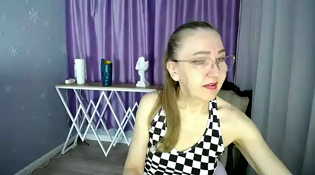 queen a n i online show from 03/10/25, 10:15