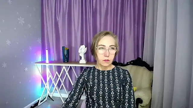 queen a n i online show from 10/14/25, 12:28