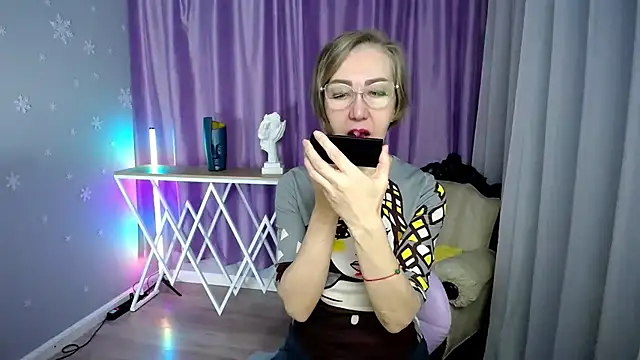 Snapshot of queen_a_n_i chatting on 10/30/25, 09:44 queen a n i online show from 10/30/25, 09:44