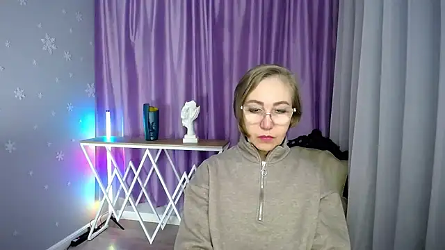 Snapshot of queen_a_n_i chatting on 11/01/25, 09:55 queen a n i online show from 11/01/25, 09:55