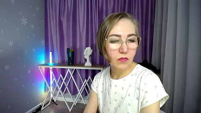 Snapshot of queen_a_n_i chatting on 11/08/25, 11:32 queen a n i online show from 11/08/25, 11:32