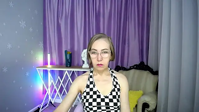 Snapshot of queen_a_n_i chatting on 11/26/25, 08:37 queen a n i online show from 11/26/25, 08:37