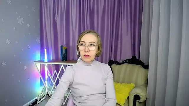 Snapshot of queen_a_n_i chatting on 11/27/25, 09:00 queen a n i online show from 11/27/25, 09:00