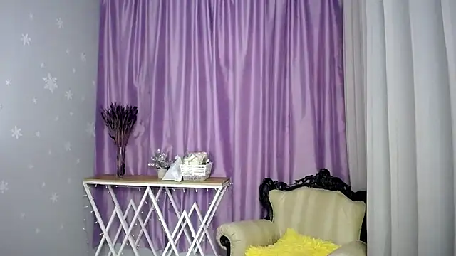 queen a n i online show from 04/28/26, 07:24