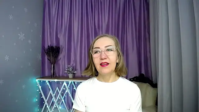 queen a n i online show from 05/08/26, 07:14