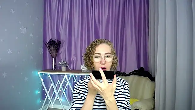 queen a n i online show from 06/24/26, 06:34