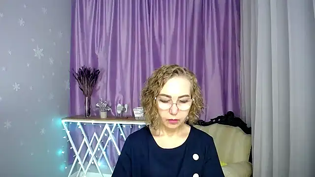 queen a n i online show from 07/08/26, 08:52