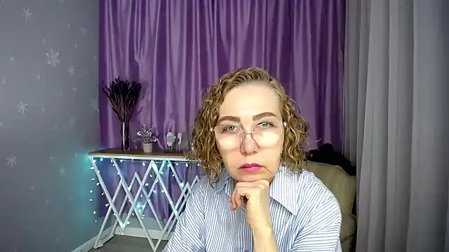 queen a n i online show from 07/09/26, 08:07