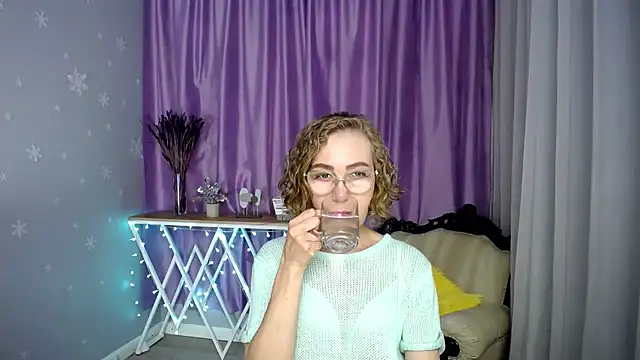 queen a n i online show from 07/11/26, 05:54