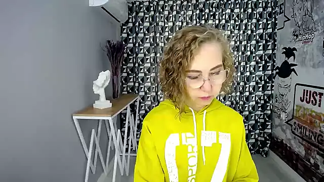 queen a n i online show from 08/06/26, 10:39
