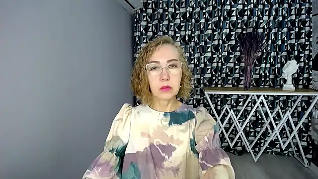 queen a n i online show from 08/08/26, 08:16