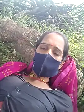 Snapshot of Mohni_Das chatting on 09/25/25, 08:51 Mohni Das online show from 09/25/25, 08:51