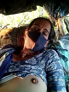 Snapshot of Mohni_Das chatting on 10/02/25, 12:12 Mohni Das online show from 10/02/25, 12:12