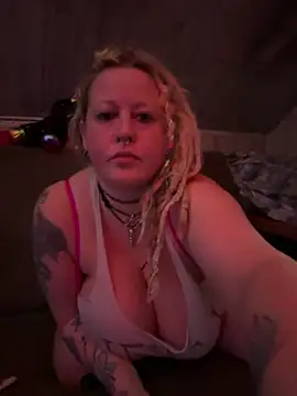 Snapshot of SNWBNY chatting on 03/05/25, 09:48 SNWBNY online show from 03/05/25, 09:48