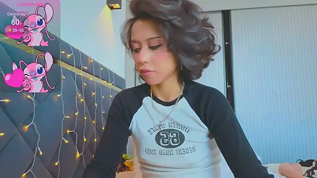 Mia Tin online show from 01/12/25, 06:39