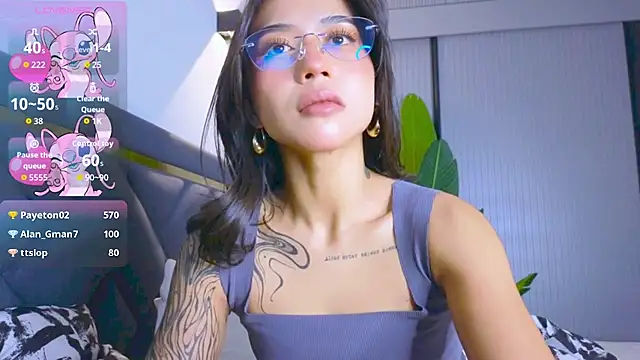 Mia Tin online show from 11/19/25, 03:34