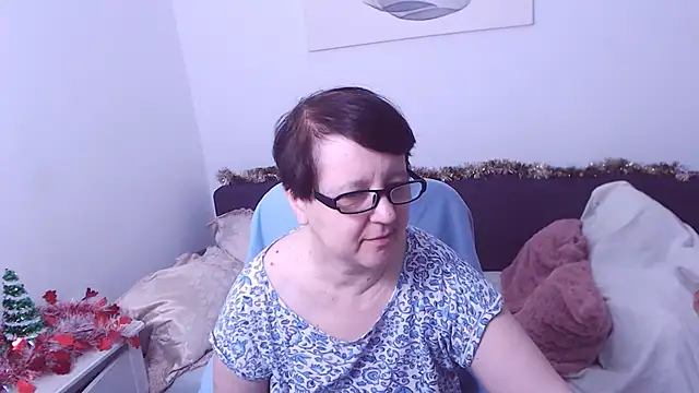 Snapshot of ChristaRose chatting on 12/14/25, 02:11 ChristaRose online show from 12/14/25, 02:11