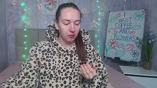 Snapshot of KaleyReed chatting on 09/18/25, 05:42 KaleyReed online show from 09/18/25, 05:42