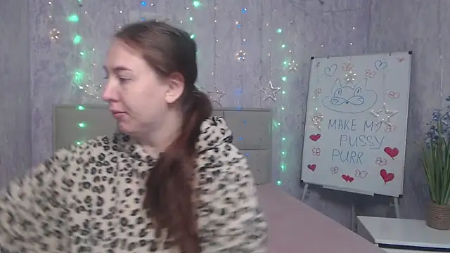 Snapshot of KaleyReed chatting on 10/15/25, 05:40 KaleyReed online show from 10/15/25, 05:40