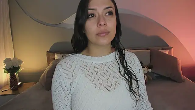 Snapshot of Nicolle_W chatting on 12/22/25, 11:51 Nicolle W online show from 12/22/25, 11:51