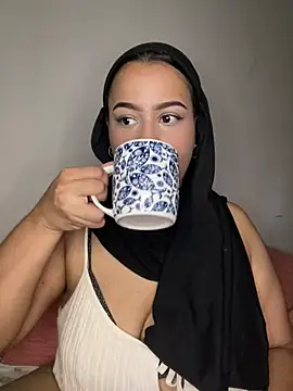 Maryam yamal online show from 02/23/25, 03:18