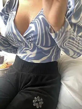 Snapshot of DulceMya6 chatting on 12/01/25, 01:16 DulceMya6 online show from 12/01/25, 01:16