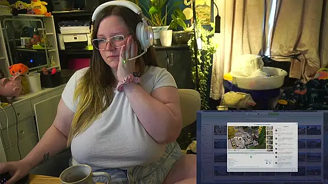 Geeky Kitten online show from 10/10/25, 02:38