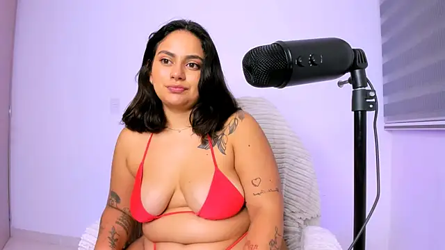 Snapshot of susy_angel chatting on 04/21/26, 02:51 susy angel online show from 04/21/26, 02:51