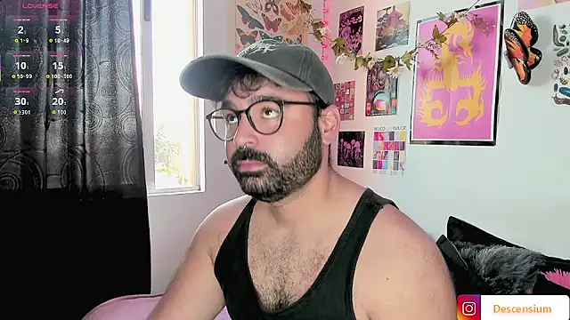 Snapshot of johnnyalx chatting on 11/17/25, 07:08 johnnyalx online show from 11/17/25, 07:08