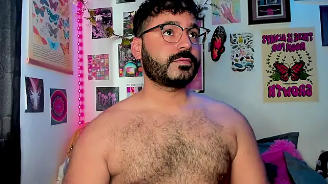 Snapshot of johnnyalx chatting on 12/15/25, 05:39 johnnyalx online show from 12/15/25, 05:39