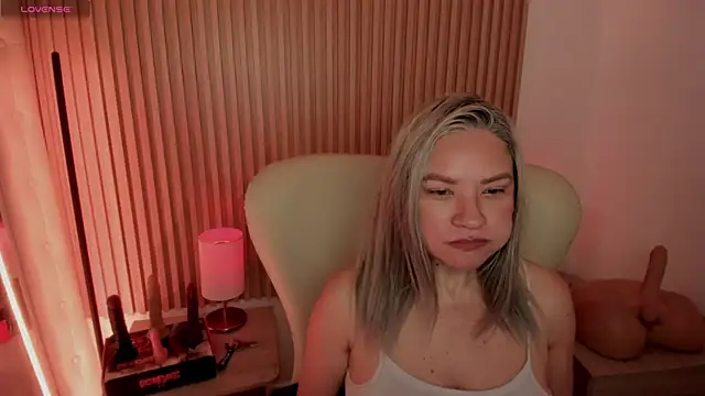 MarianL0ve online show from 02/07/25, 01:43