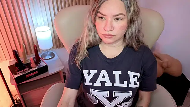 MarianL0ve online show from 10/13/25, 10:48