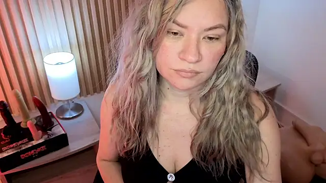 MarianL0ve online show from 11/13/25, 10:58