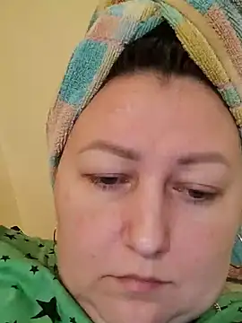 Snapshot of Rini333 chatting on 02/06/25, 02:04 Rini333 online show from 02/06/25, 02:04