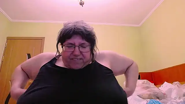 Snapshot of HugeTits chatting on 12/12/24, 07:04 HugeTits online show from 12/12/24, 07:04