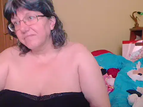 Snapshot of HugeTits chatting on 12/27/24, 08:13 HugeTits online show from 12/27/24, 08:13