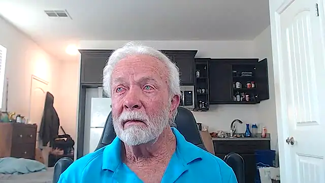 Snapshot of rockpoint69 chatting on 11/10/25, 10:31 rockpoint69 online show from 11/10/25, 10:31