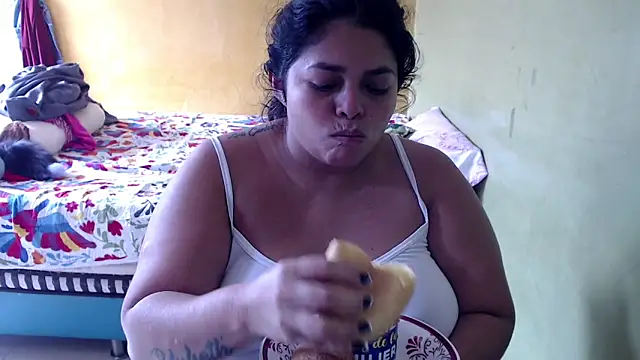 Snapshot of yulieth_bbw chatting on 10/11/25, 03:21 yulieth bbw online show from 10/11/25, 03:21