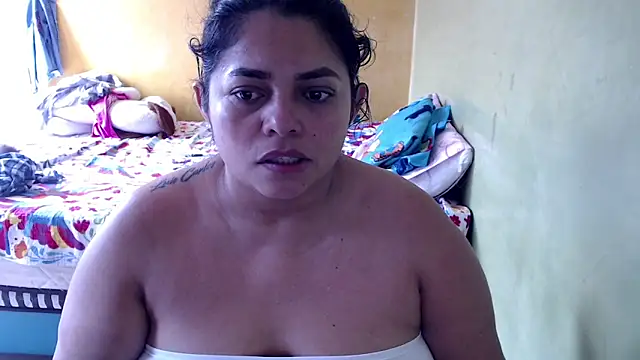 Snapshot of yulieth_bbw chatting on 11/25/25, 02:06 yulieth bbw online show from 11/25/25, 02:06