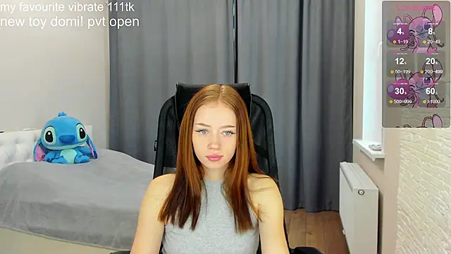 Snapshot of Hot_Mia_ chatting on 12/04/24, 08:23 Hot Mia  online show from 12/04/24, 08:23