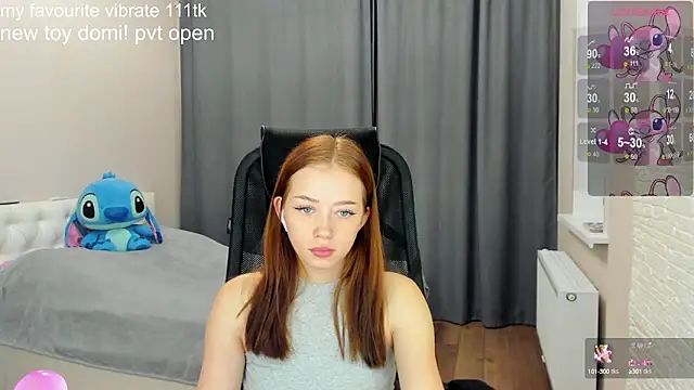 Snapshot of Hot_Mia_ chatting on 12/04/24, 11:30 Hot Mia  online show from 12/04/24, 11:30