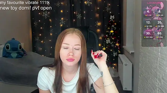 Snapshot of Hot_Mia_ chatting on 12/08/24, 12:19 Hot Mia  online show from 12/08/24, 12:19