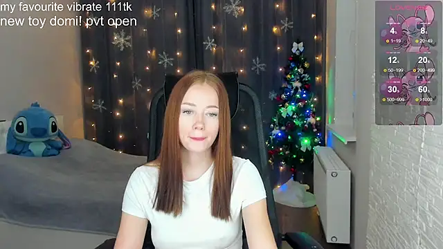 Snapshot of Hot_Mia_ chatting on 12/08/24, 03:24 Hot Mia  online show from 12/08/24, 03:24